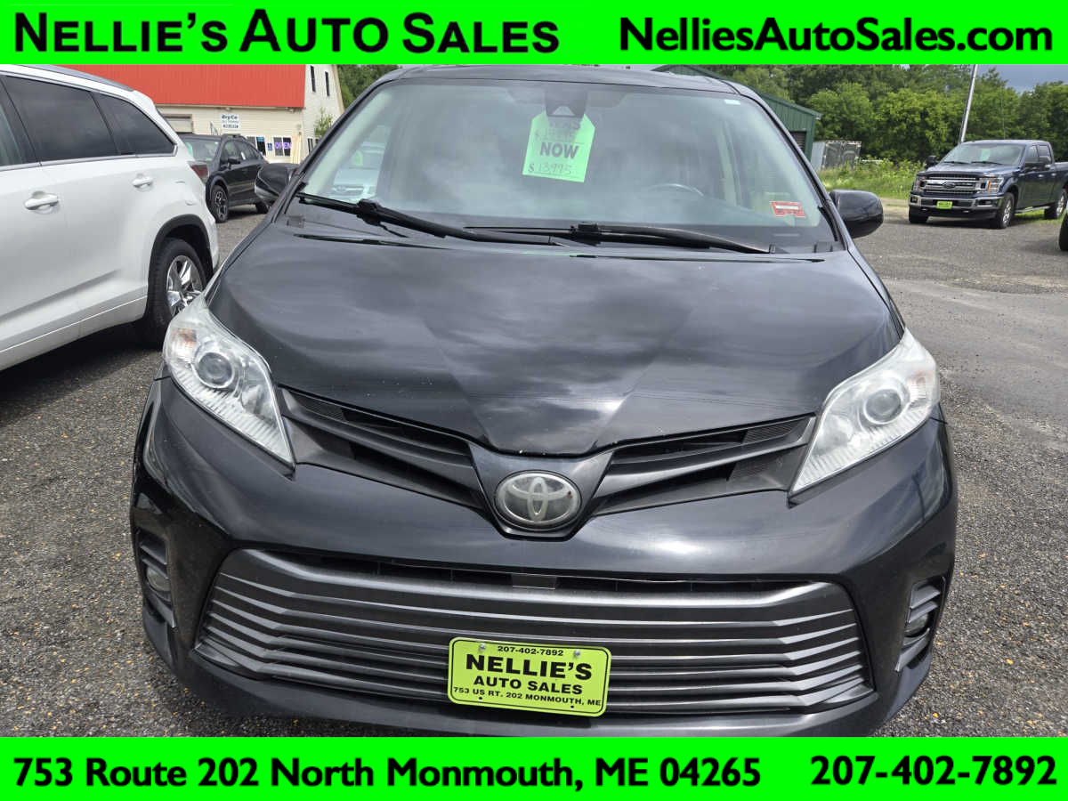 2018 Toyota Sienna XLE V6 8-Passenger's photo