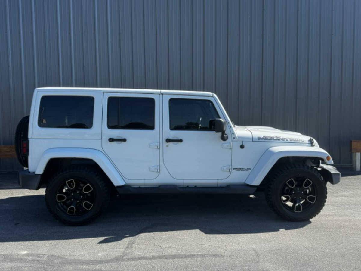 2017 Jeep Wrangler Unlimited Smoky Mountain - Photo 19