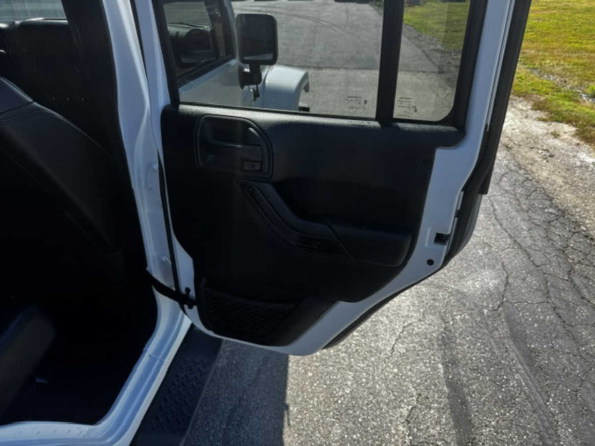 2017 Jeep Wrangler Unlimited Smoky Mountain - Photo 9
