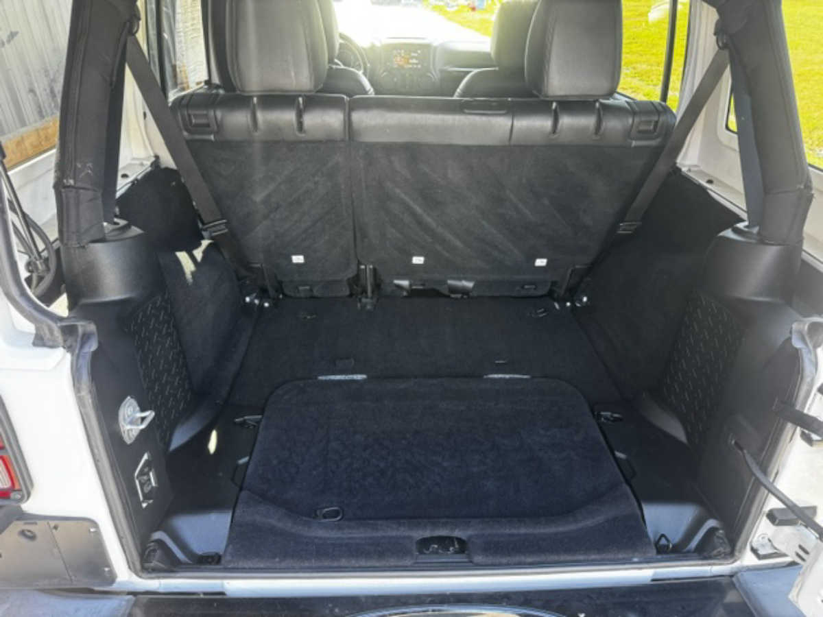 2017 Jeep Wrangler Unlimited Smoky Mountain - Photo 12