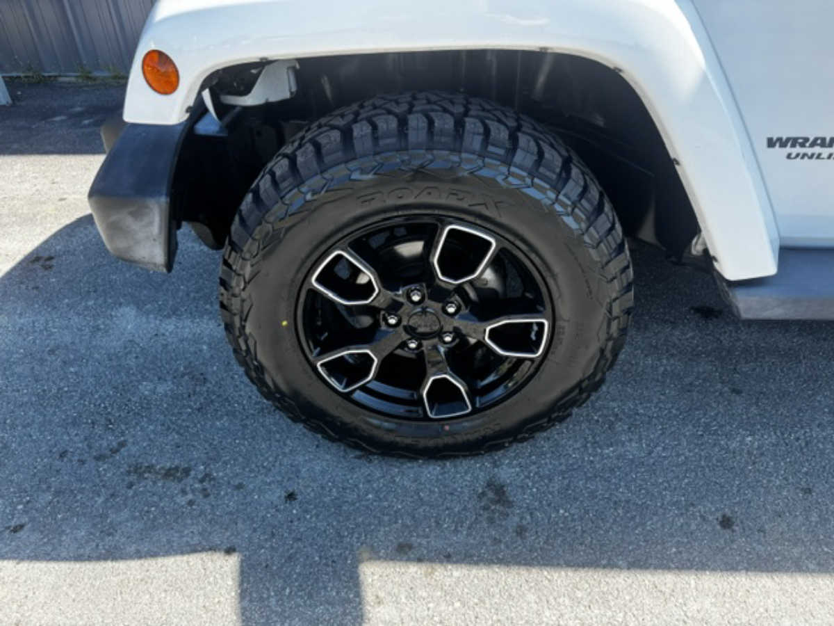2017 Jeep Wrangler Unlimited Smoky Mountain - Photo 18