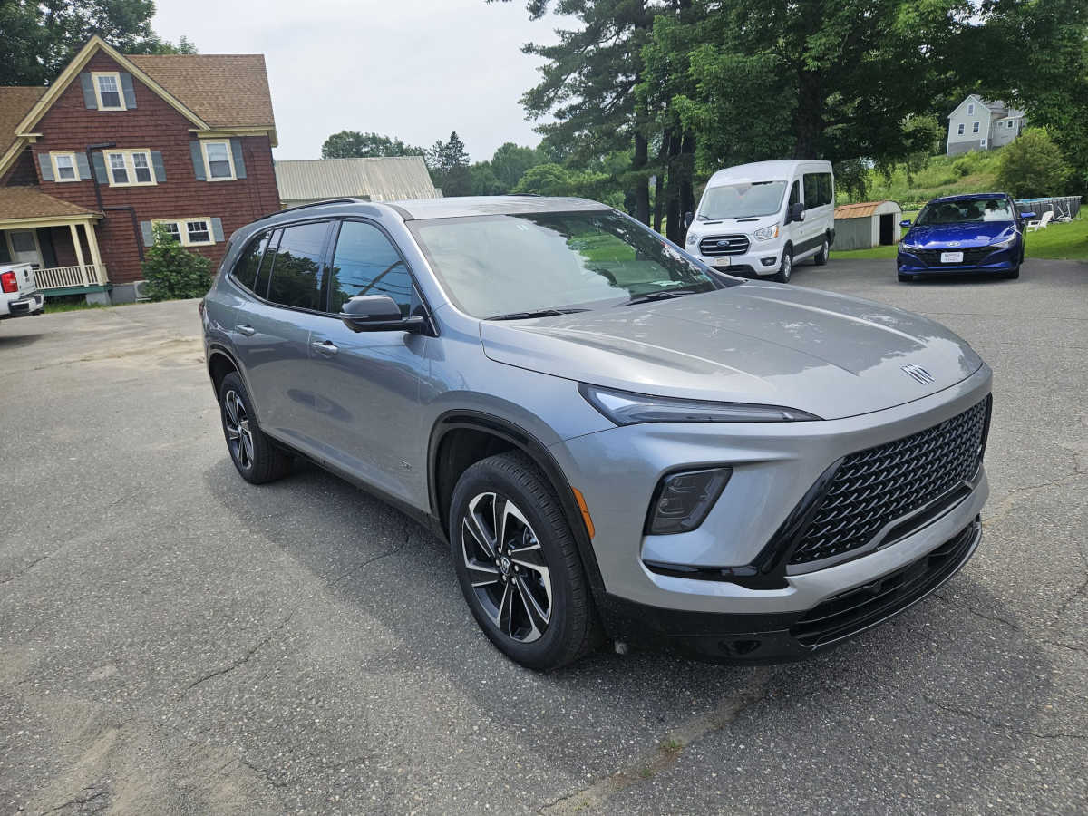 2026 Buick Enclave Sport Touring AWD's photo