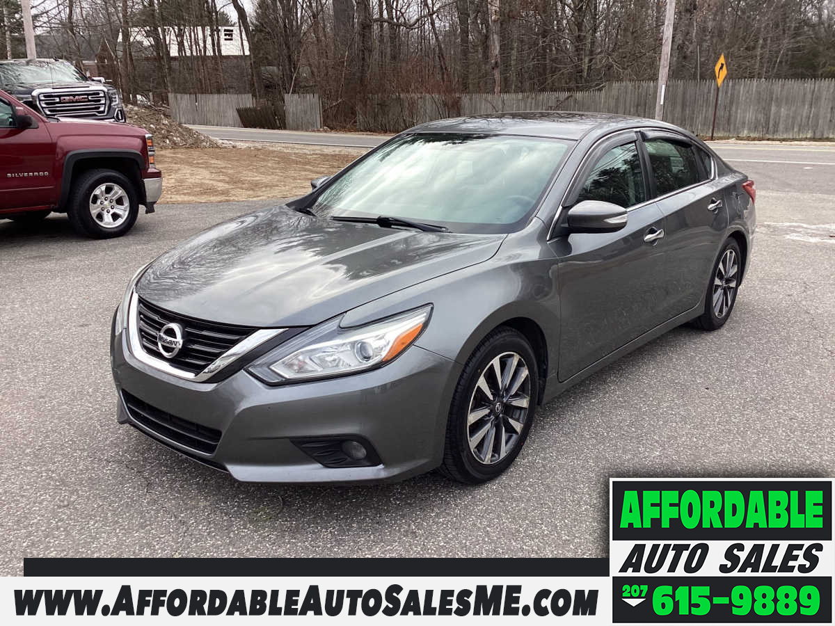 2017 Nissan Altima SL's photo