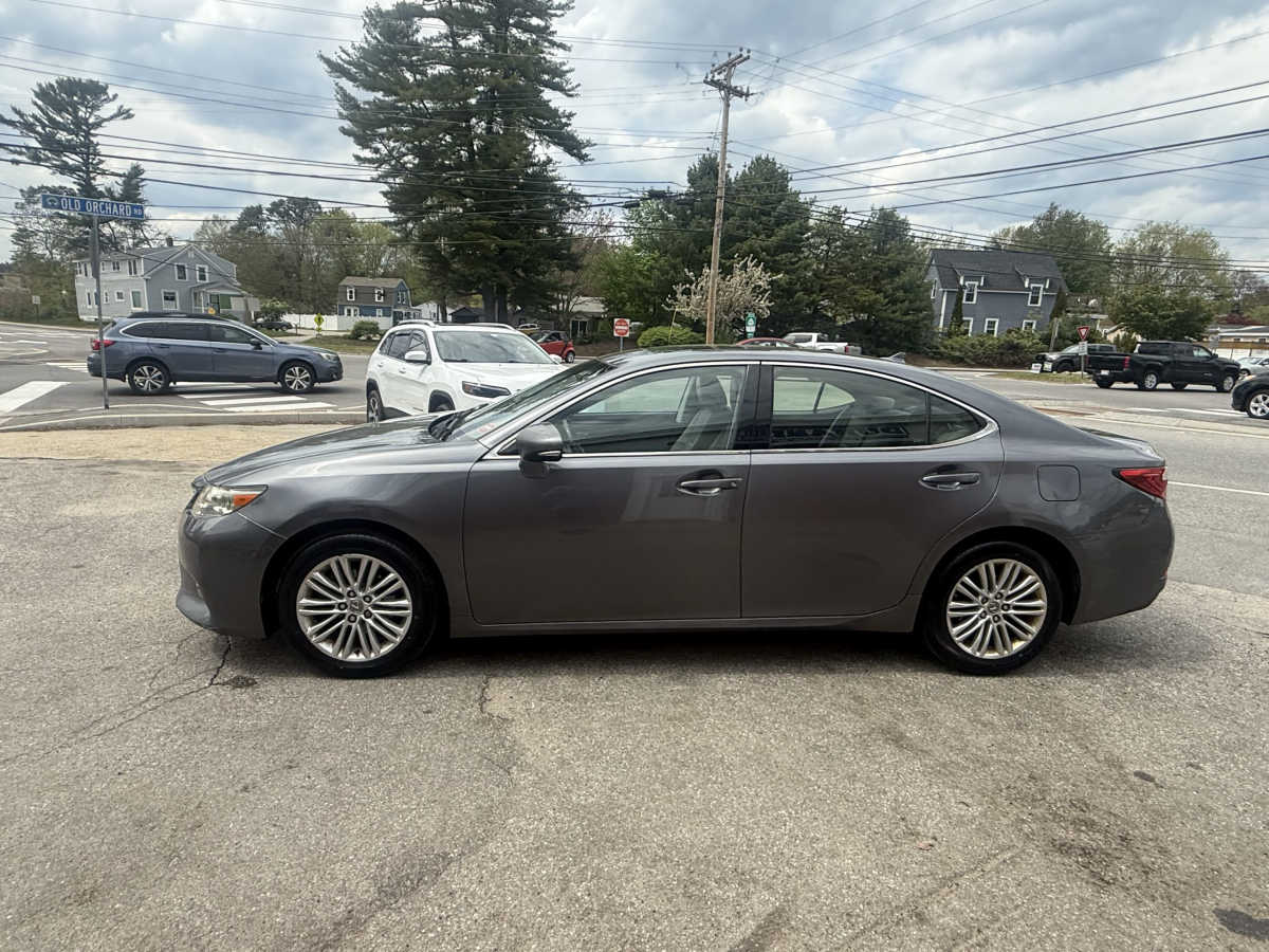 2013 Lexus ES 350 - Photo 21