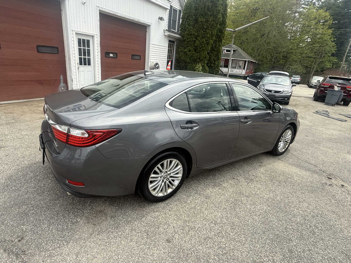 2013 Lexus ES 350 - Photo 13