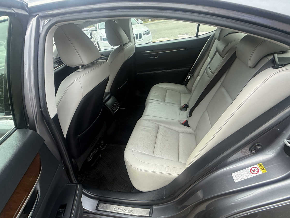 2013 Lexus ES 350 - Photo 23