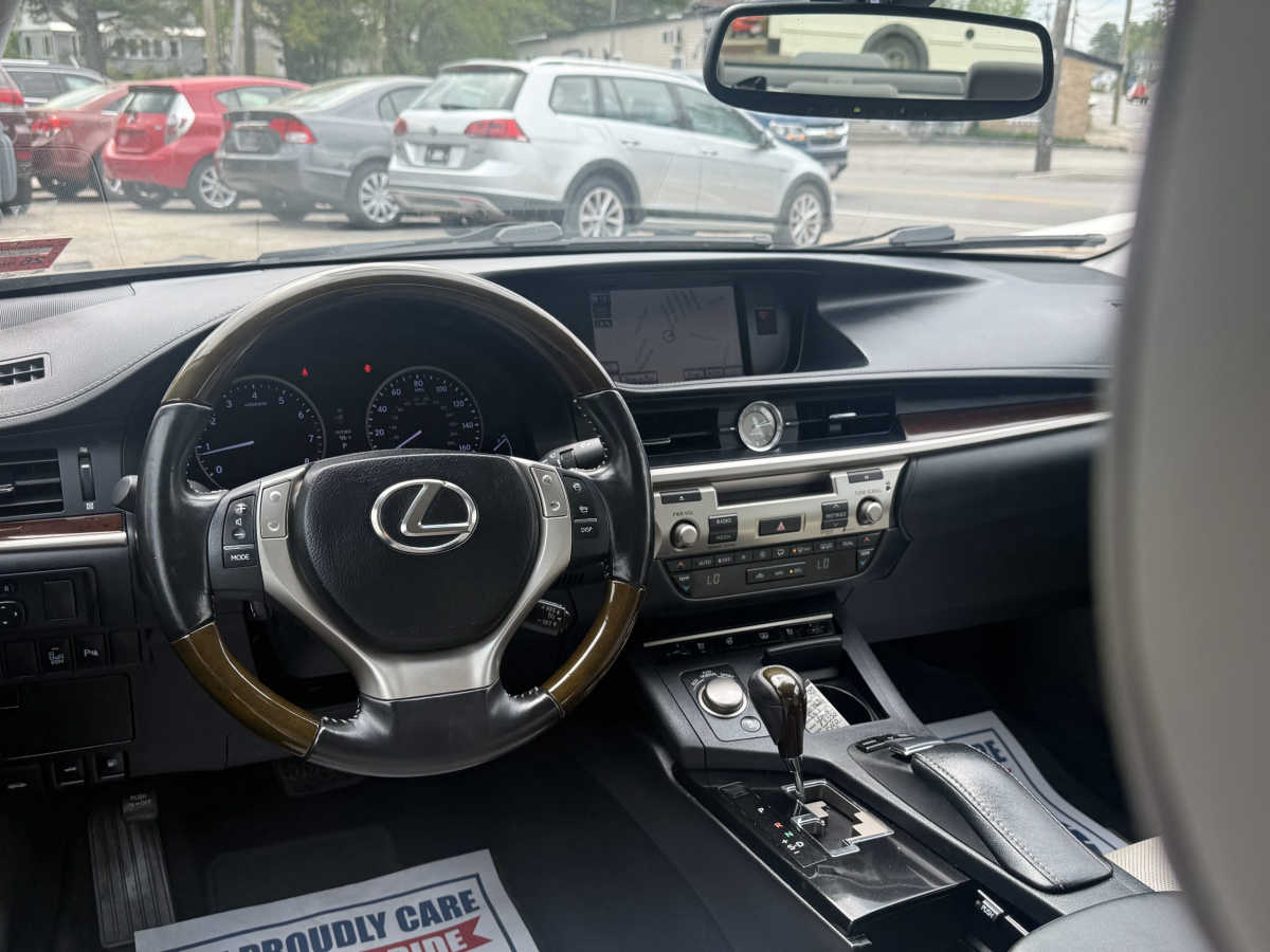 2013 Lexus ES 350 - Photo 26