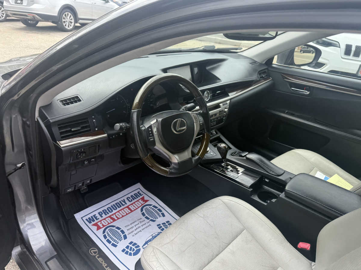 2013 Lexus ES 350 - Photo 28