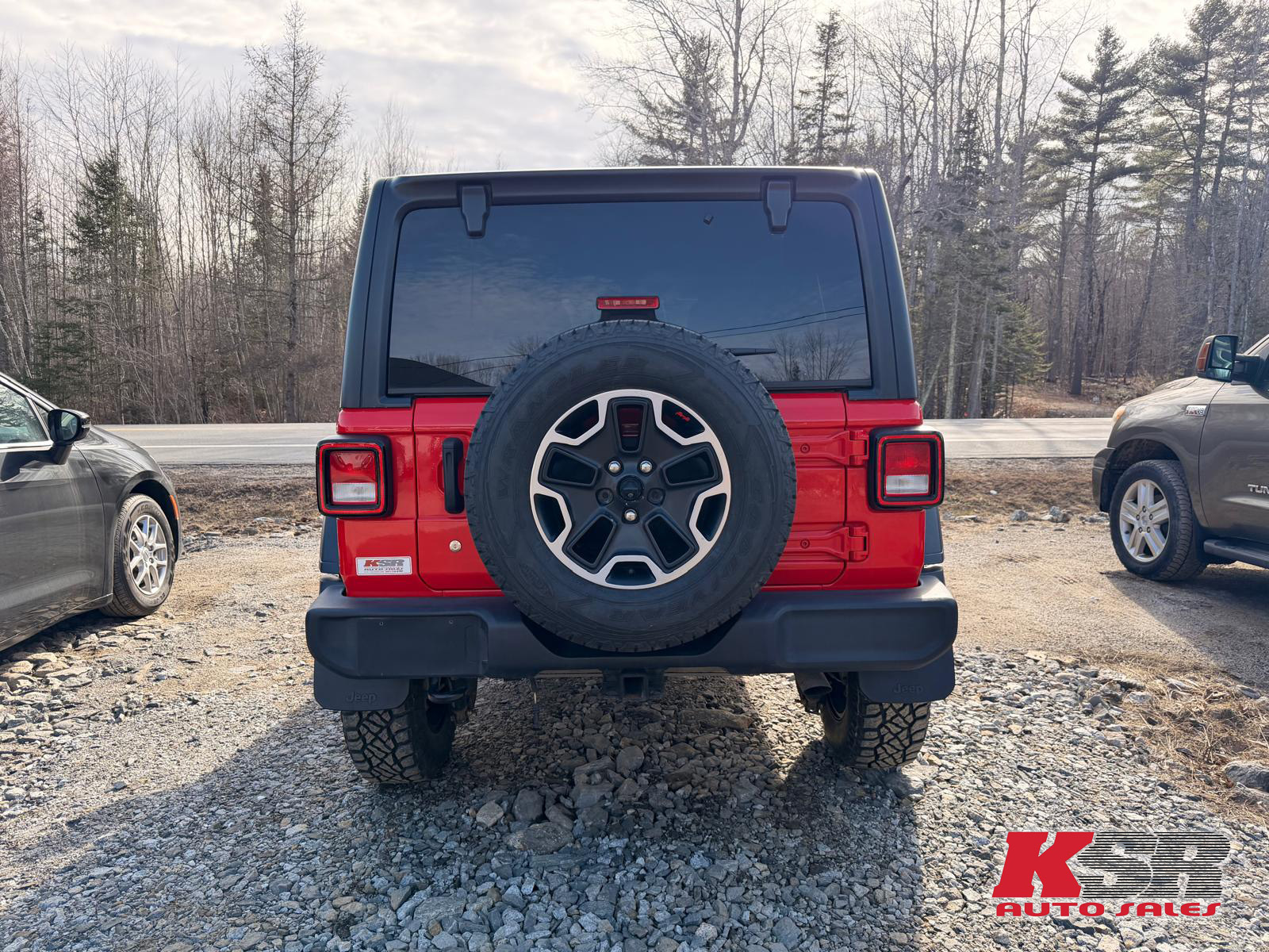 View vehicle photo 4