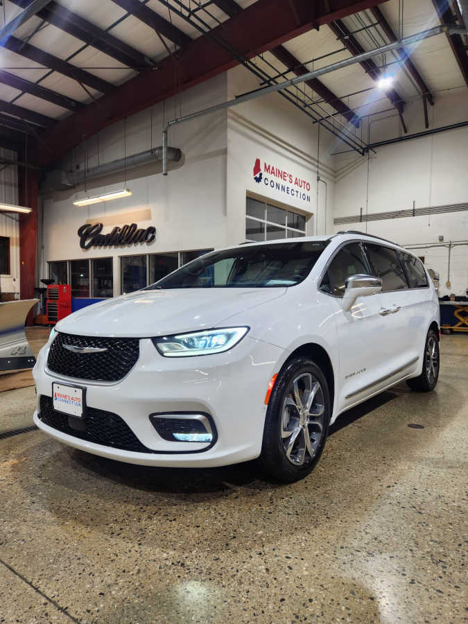 2022 Chrysler Pacifica Pinnacle's photo