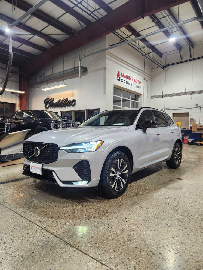 2025 Volvo XC60 B5 Core Dark Theme AWD