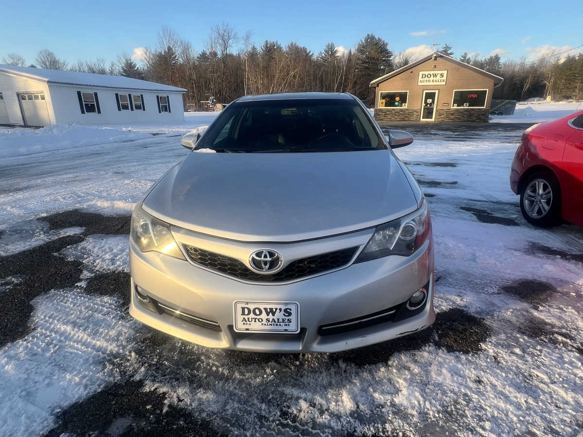 2012 Toyota Camry SE's photo