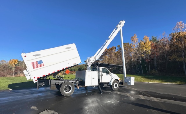 2015 Ford F-750 Under Cdl 61'